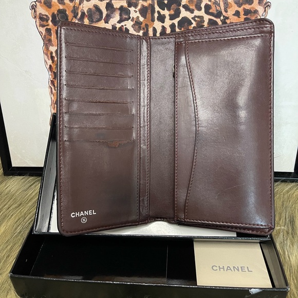 Authentic  Chanel Bifold wallet - Picture 12 of 16